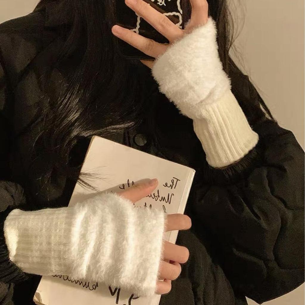 Arctic Plush Fingerless Gloves